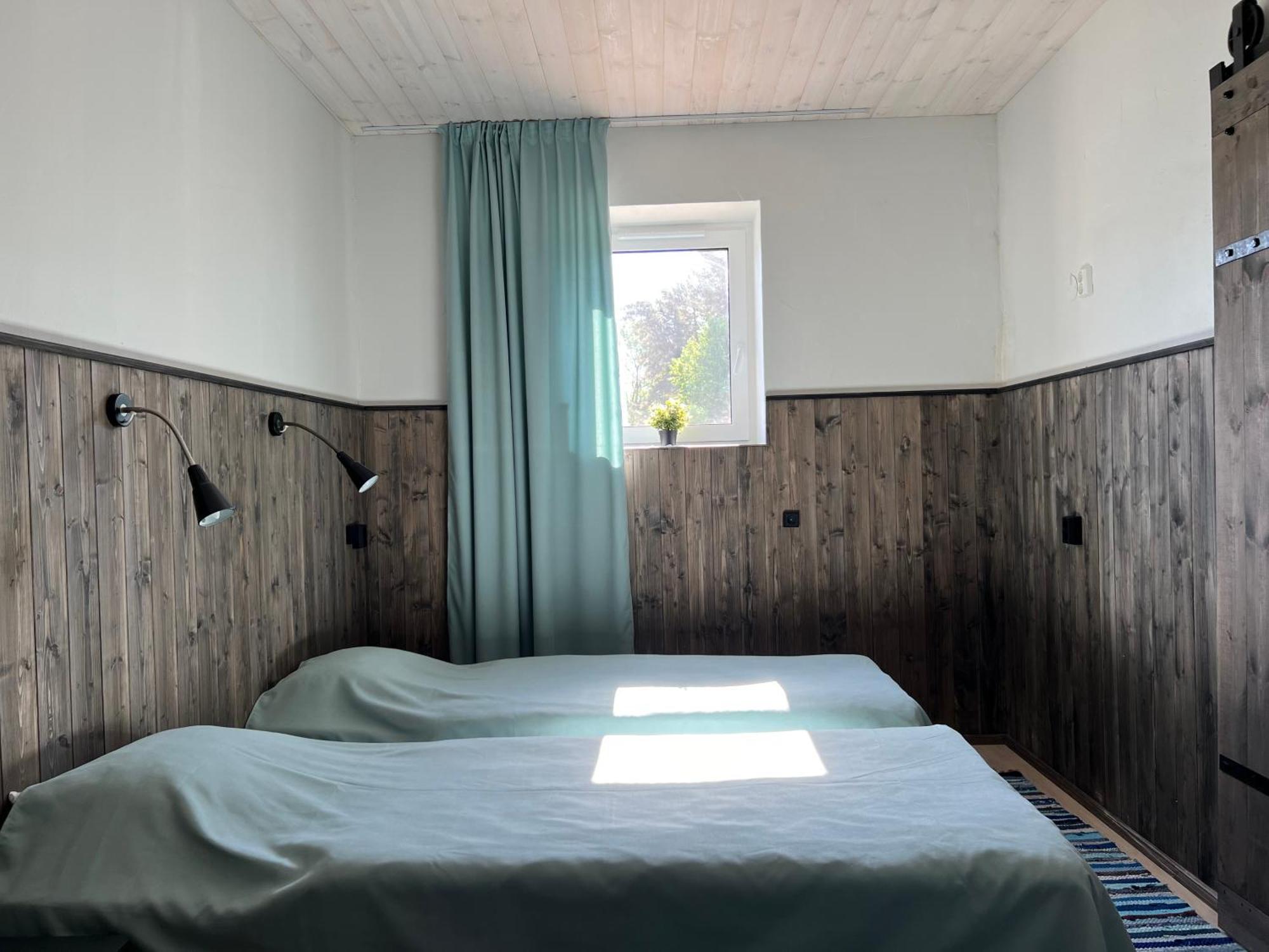 Kihnu Sadama Oeoemaja Guesthouse Lemsi Extérieur photo