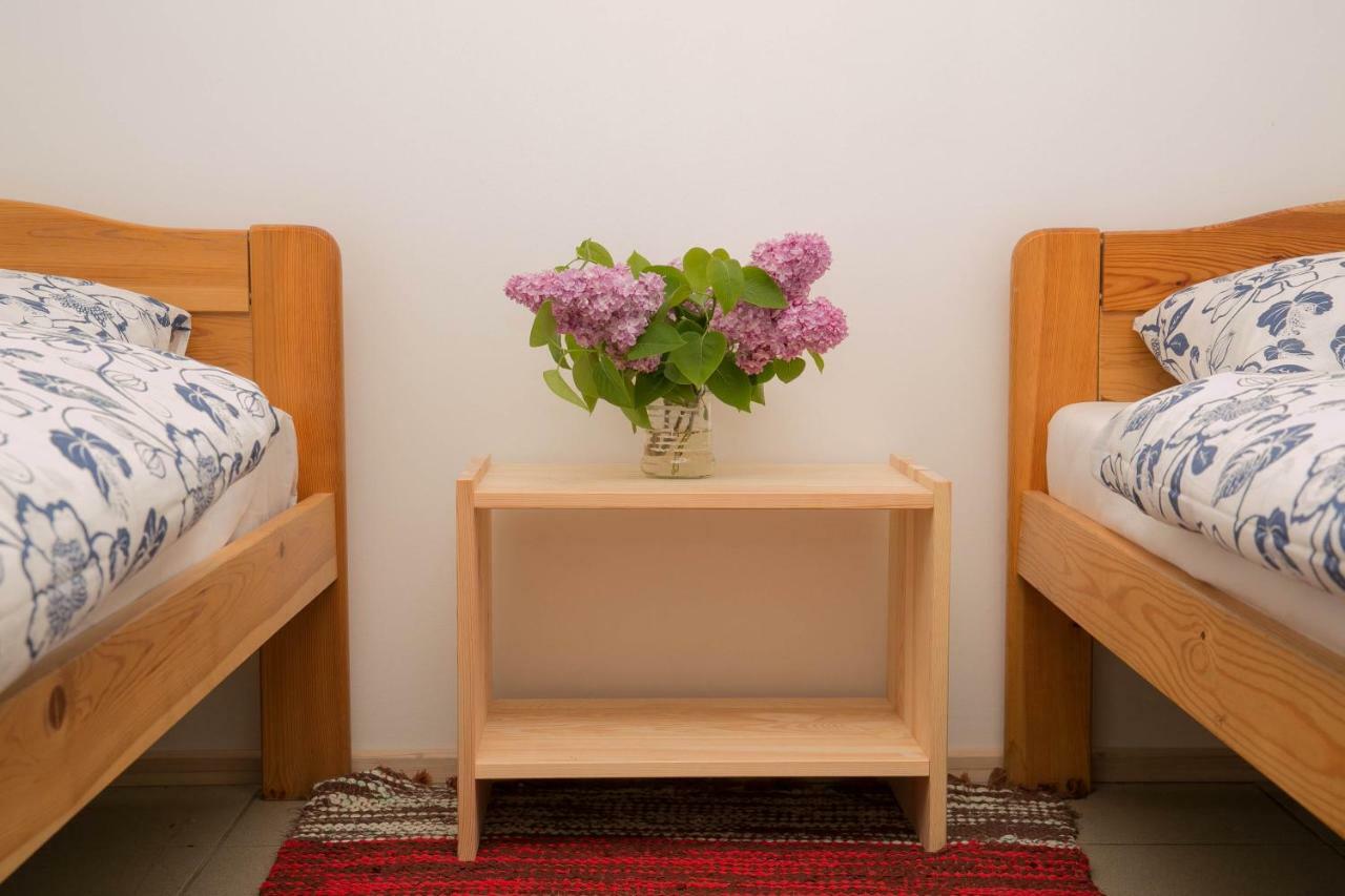 Kihnu Sadama Oeoemaja Guesthouse Lemsi Extérieur photo